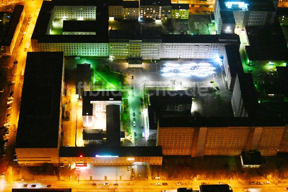 Nacht-Luftaufnahme Berlin - Nachtluftbild Gebäudekomplex der Stasi-Gedenkstätte des ehemaligen MfS Ministerium für Staatssicherheit der DDR in Berlin, Deutschland