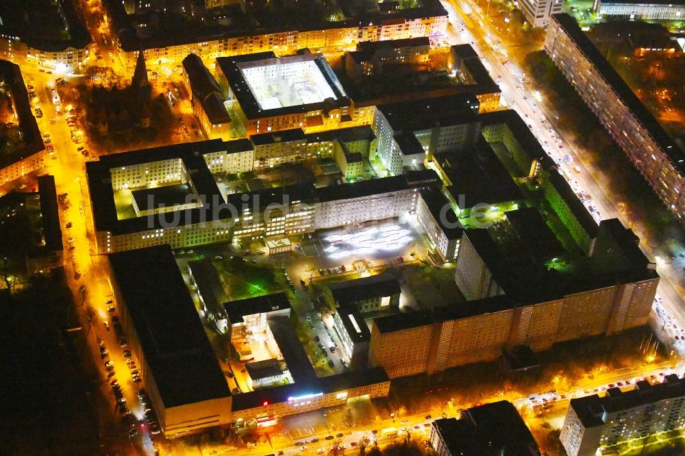 Nachtluftbild Berlin - Nachtluftbild Gebäudekomplex der Stasi-Gedenkstätte des ehemaligen MfS Ministerium für Staatssicherheit der DDR in der Ruschestraße zwischen Normannenstraße und Frankfurter Allee in Berlin Lichtenberg
