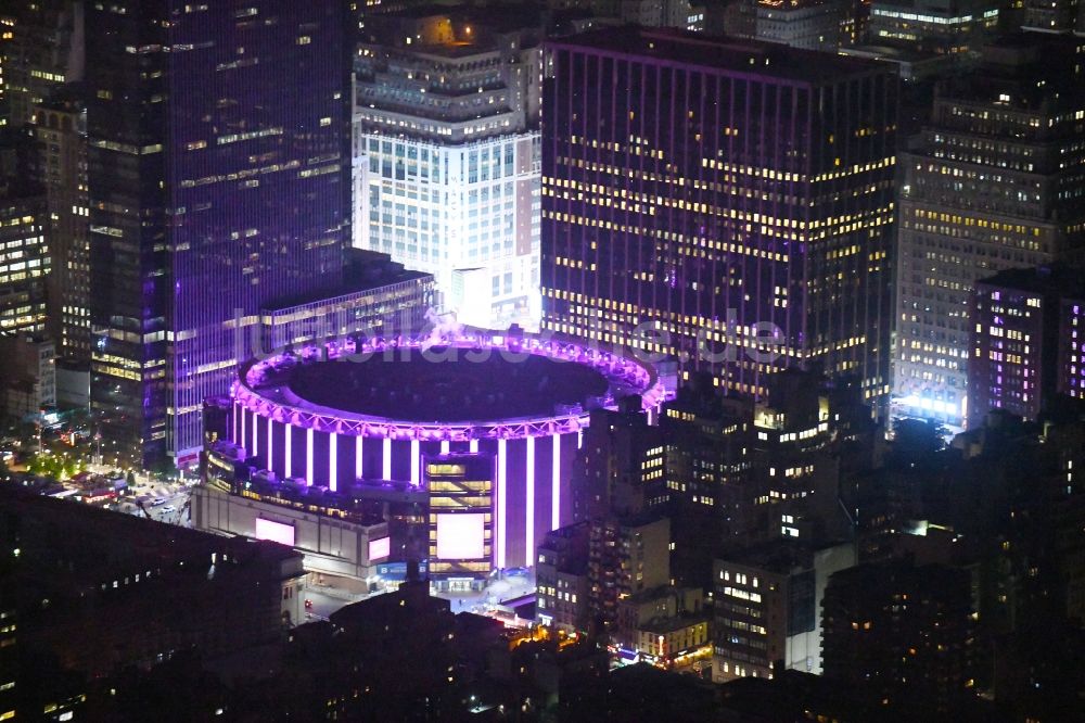 Nachtluftbild New York - Nachtluftbild Gelände der Arena an der Pennsylvania Station in Manhattan in New York in USA