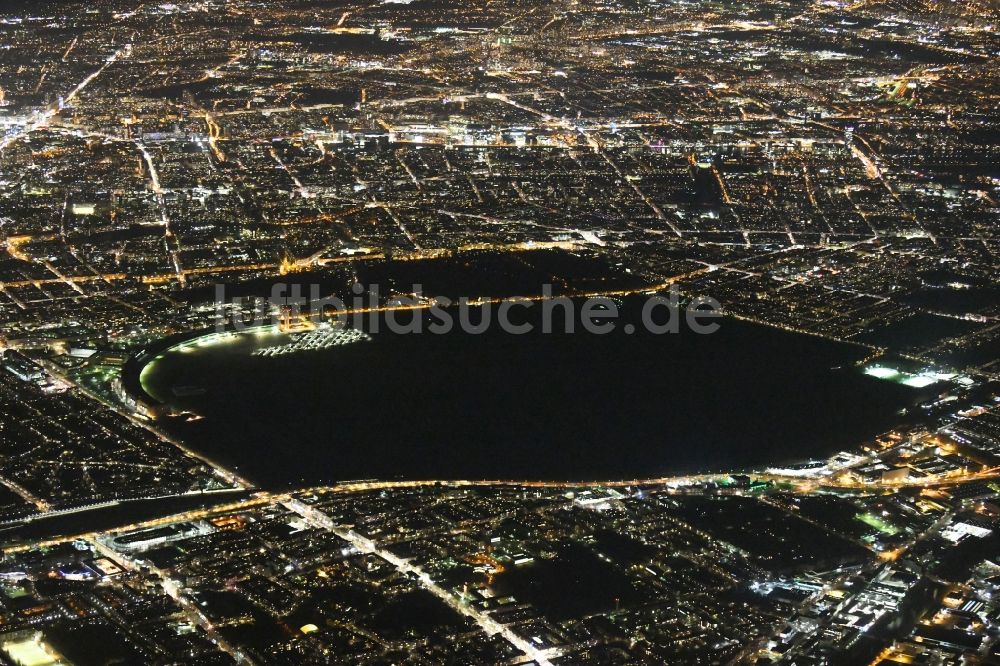 Nachtluftbild Berlin - Nachtluftbild Gelände des ehemaligen Flughafens Berlin-Tempelhof Tempelhofer Freiheit im Ortsteil Tempelhof in Berlin
