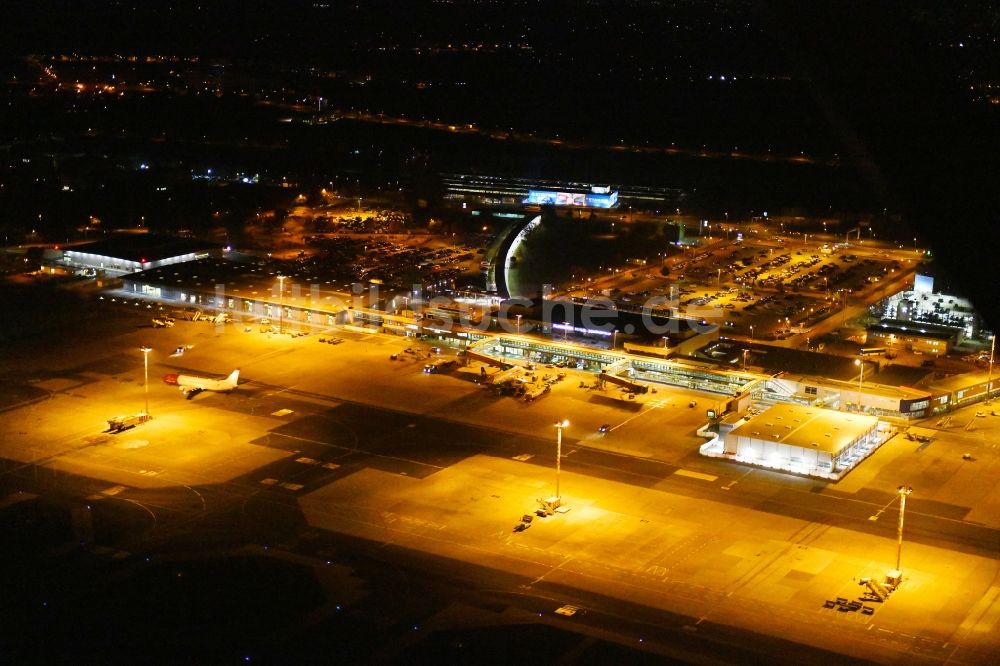 Nachtluftbild Schönefeld - Nachtluftbild Gelände des Flughafen Berlin-Schönefeld im Bundesland Brandenburg, Deutschland
