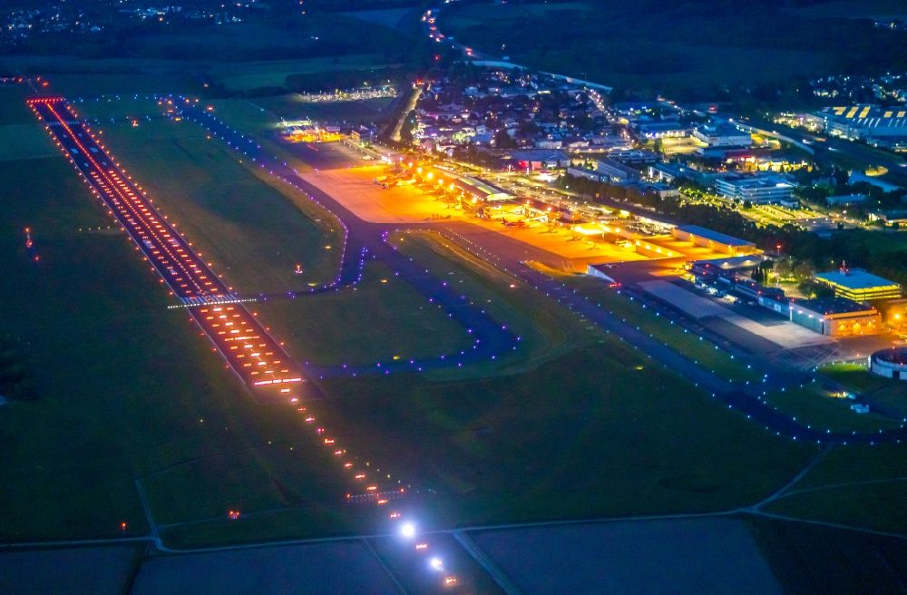 Nacht-Luftaufnahme Dortmund - Nachtluftbild Gelände des Flughafen in Dortmund im Bundesland Nordrhein-Westfalen, Deutschland