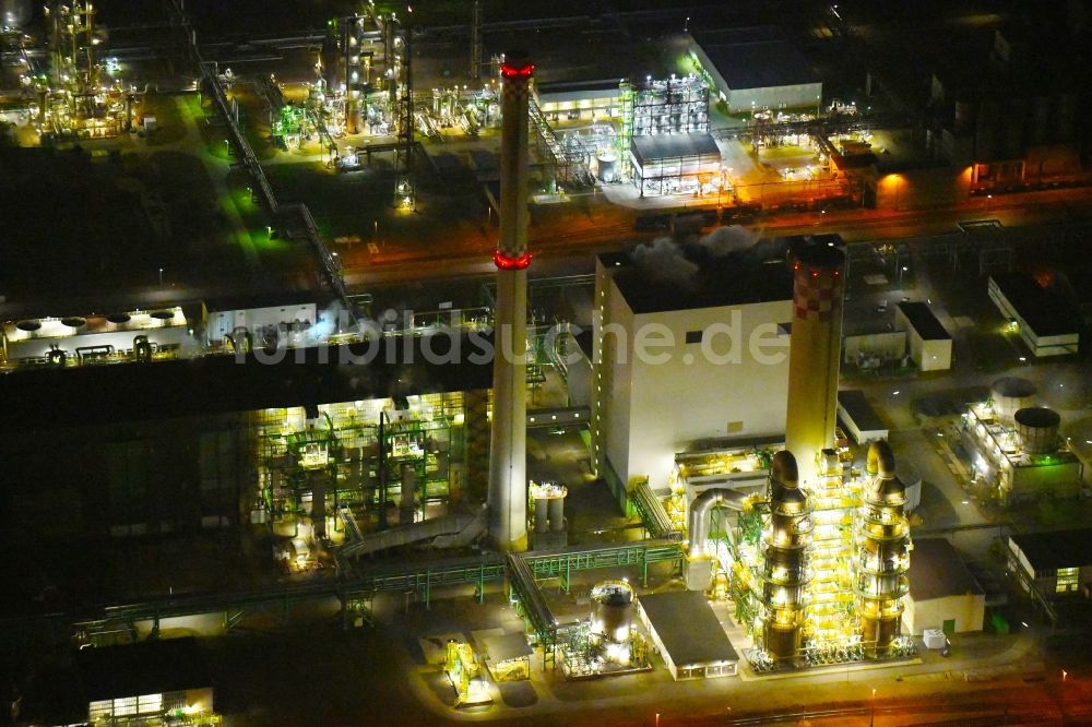 Nachtluftbild Schwedt/Oder - Nachtluftbild Geländes der PCK Raffinerie GmbH in Schwedt/Oder im Bundeslandes Brandenburg