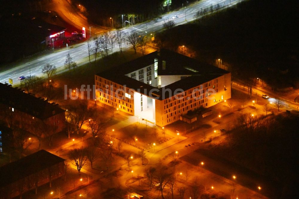 Nacht-Luftaufnahme Frankfurt (Oder) - Nachtluftbild Gerichts- Gebäudekomplex des Amtsgericht Frankfurt (Oder) im Bundesland Brandenburg, Deutschland
