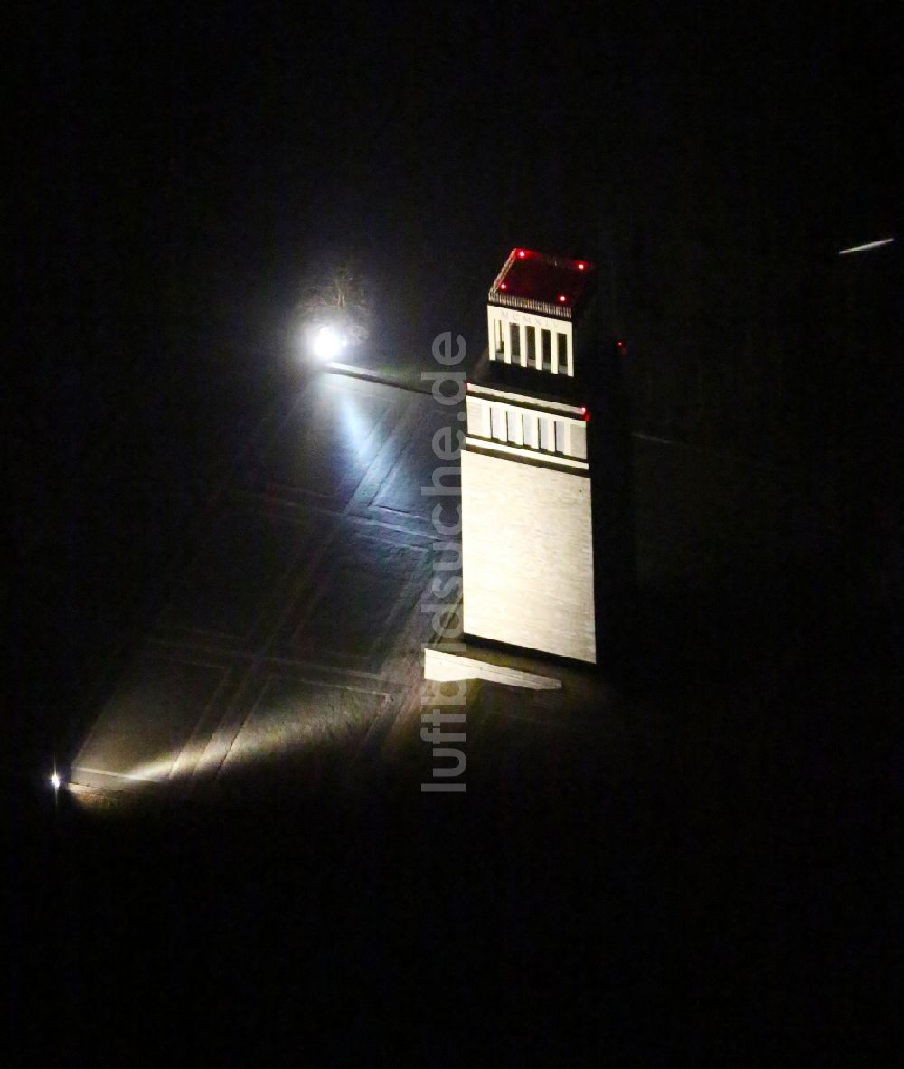 Nacht-Luftaufnahme Weimar - Nachtluftbild Geschichts- Denkmal Nationale Mahn- und Gedenkstätte der DDR Buchenwald im Ortsteil Ettersberg in Weimar im Bundesland Thüringen, Deutschland