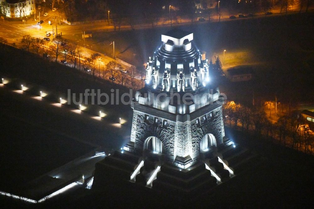 Nachtluftbild Leipzig - Nachtluftbild Geschichts- Denkmal Völkerschlachtdenkmal an der Straße des 18. Oktober in Leipzig im Bundesland Sachsen, Deutschland