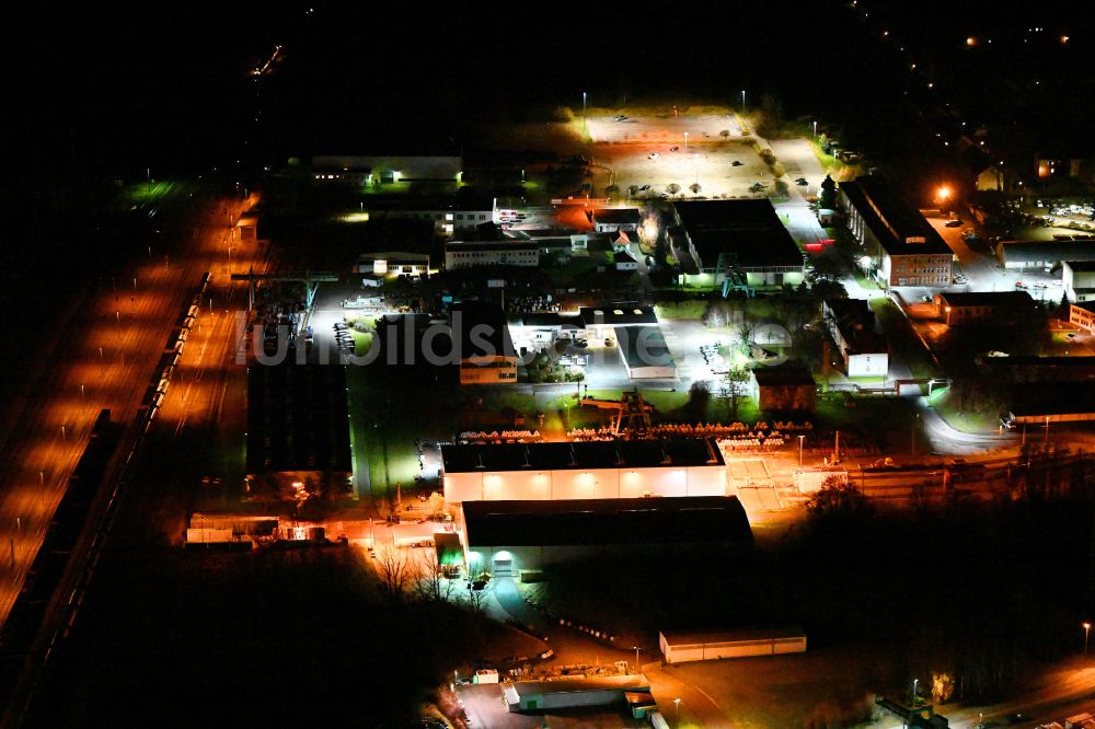 Profen bei Nacht von oben - Nachtluftbild Gewerbegebiet MIBRAG Ausbildungszentrum in Profen im Bundesland Sachsen-Anhalt, Deutschland