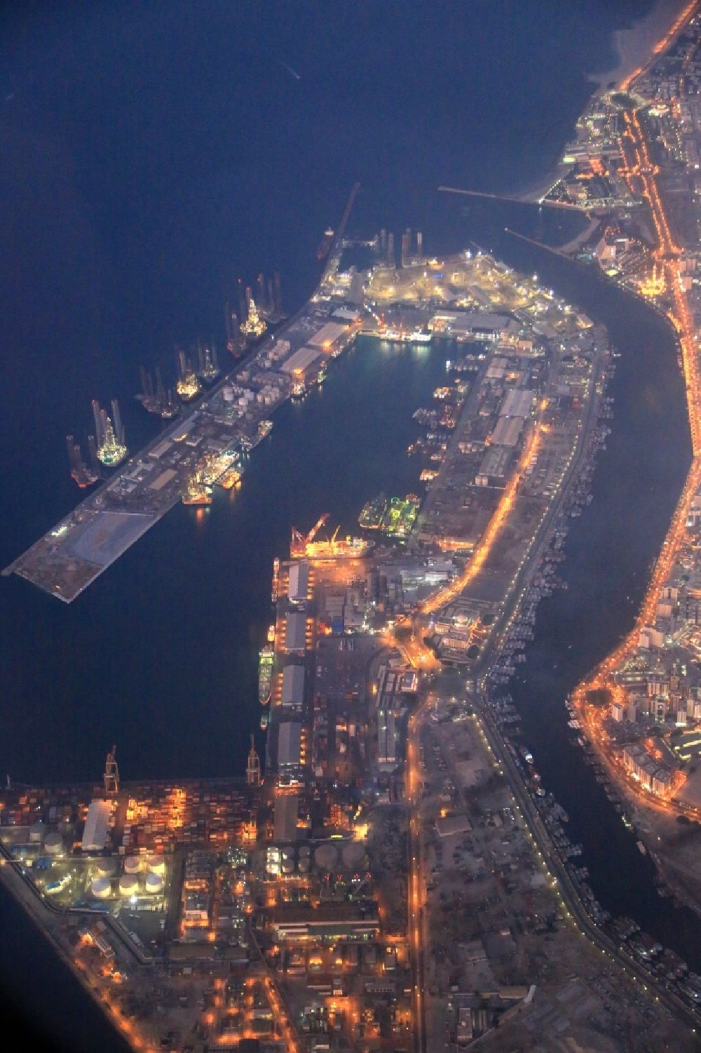 Nachtluftbild Sharjah - Nachtluftbild Hafenbereich Khalid Port Schardscha in Sharjah in Vereinigte Arabische Emirate