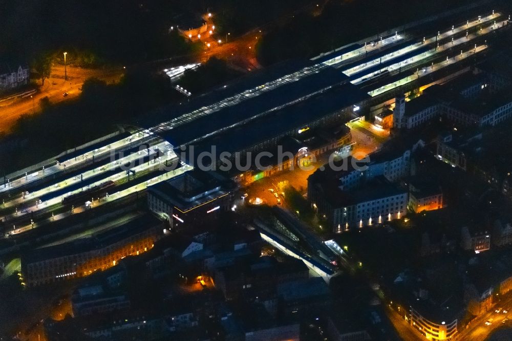Nachtluftbild Erfurt - Nachtluftbild Hauptbahnhof der Deutschen Bahn in Erfurt im Bundesland Thüringen, Deutschland