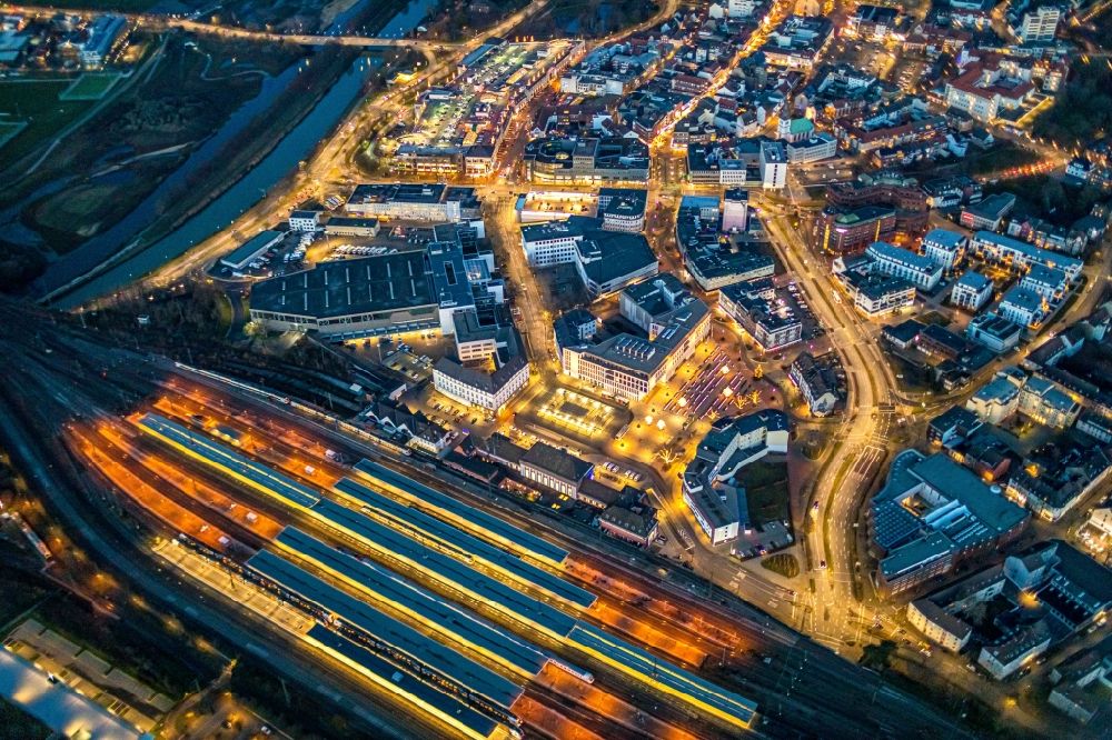 Nacht-Luftaufnahme Hamm - Nachtluftbild Hauptbahnhof der Deutschen Bahn in Hamm im Bundesland Nordrhein-Westfalen, Deutschland