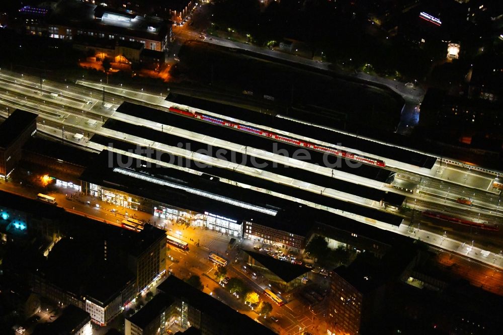 Nachtluftbild Münster - Nachtluftbild Hauptbahnhof der Deutschen Bahn in Münster im Bundesland Nordrhein-Westfalen, Deutschland