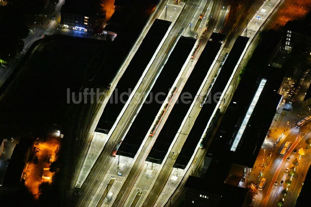 Nacht-Luftaufnahme Münster - Nachtluftbild Hauptbahnhof der Deutschen Bahn in Münster im Bundesland Nordrhein-Westfalen, Deutschland