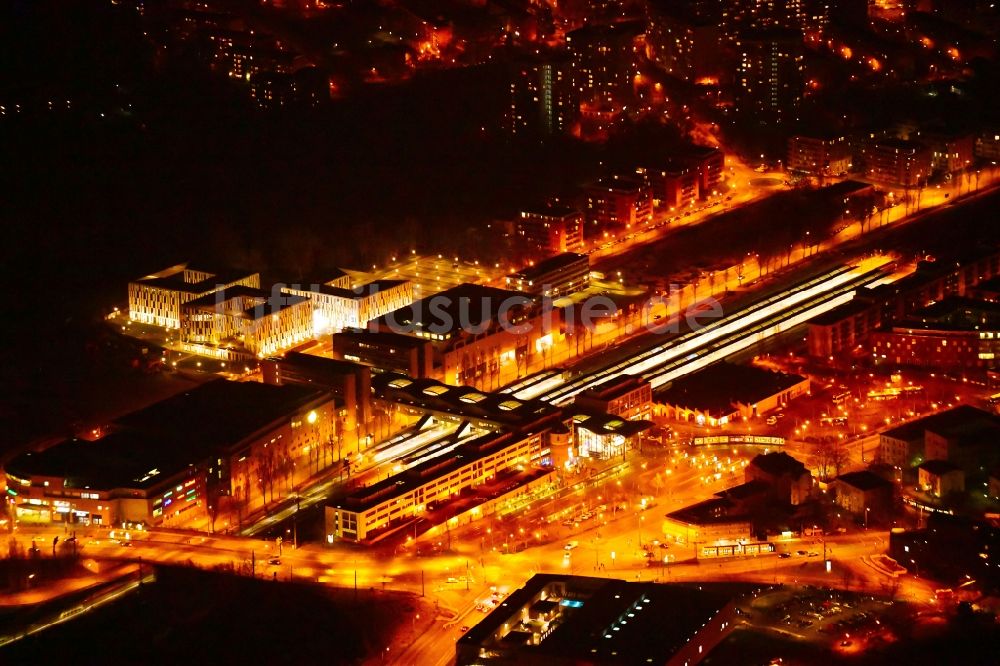 Nachtluftbild Potsdam - Nachtluftbild Hauptbahnhof der Deutschen Bahn im Ortsteil Südliche Innenstadt in Potsdam im Bundesland Brandenburg, Deutschland