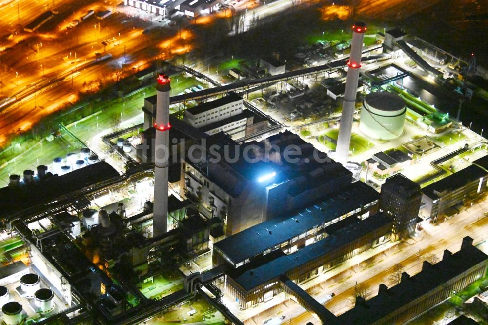 Berlin bei Nacht von oben - Nachtluftbild Heizkraftwerk Klingenberg in Berlin- Rummelsburg