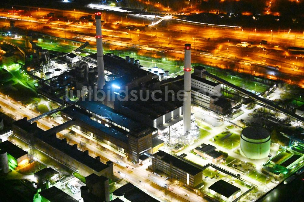 Berlin bei Nacht von oben - Nachtluftbild Heizkraftwerk Klingenberg in Berlin- Rummelsburg