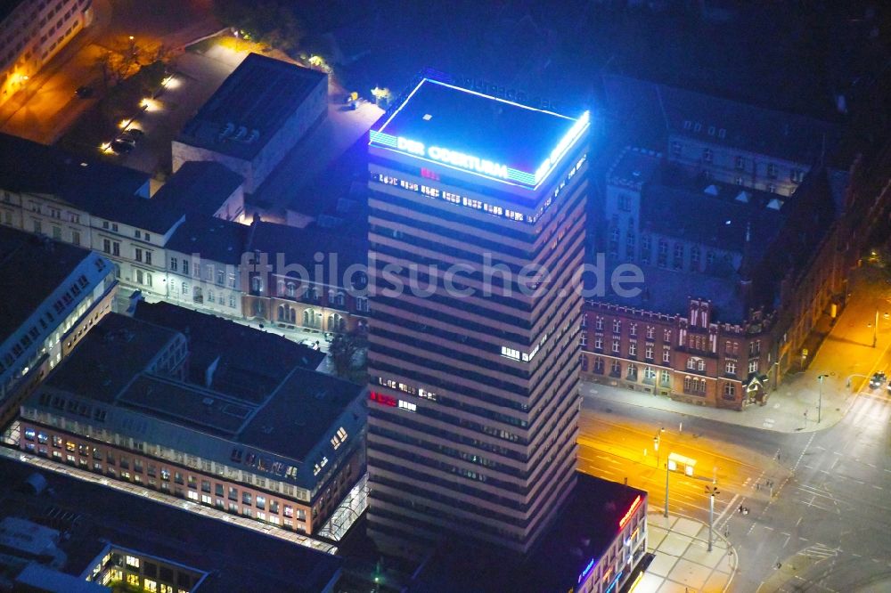 Frankfurt (Oder) bei Nacht von oben - Nachtluftbild Hochhaus- Gebäude Oderturm in Frankfurt (Oder) im Bundesland Brandenburg, Deutschland