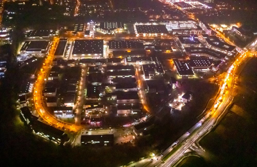 Essen bei Nacht von oben - Nachtluftbild Industrie- und Gewerbegebiet in Essen im Bundesland Nordrhein-Westfalen, Deutschland