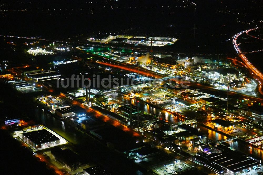 Hamburg bei Nacht von oben - Nachtluftbild Industrie- und Gewerbegebiet im Ortsteil Veddel in Hamburg, Deutschland