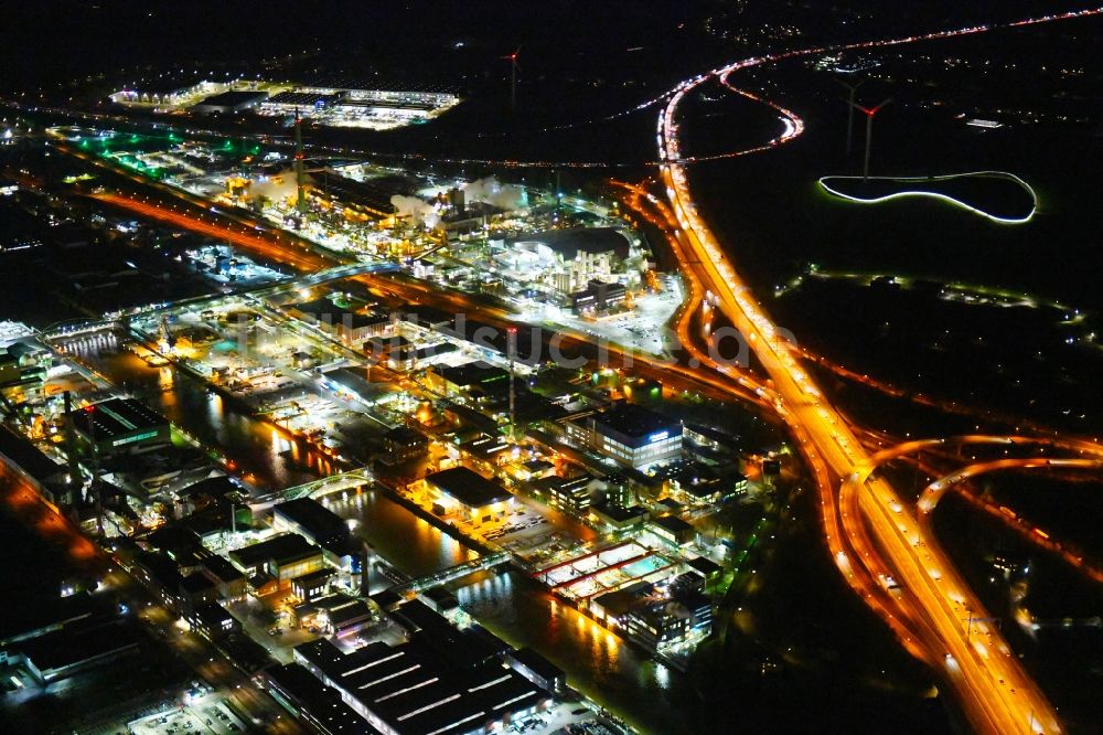 Nachtluftbild Hamburg - Nachtluftbild Industrie- und Gewerbegebiet im Ortsteil Veddel in Hamburg, Deutschland