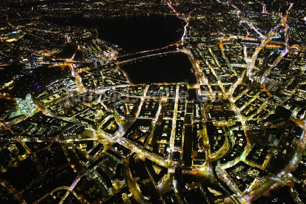 Nacht-Luftaufnahme Hamburg - Nachtluftbild Innenstadtbereich im Altstdt- Zentrum in Hamburg, Deutschland