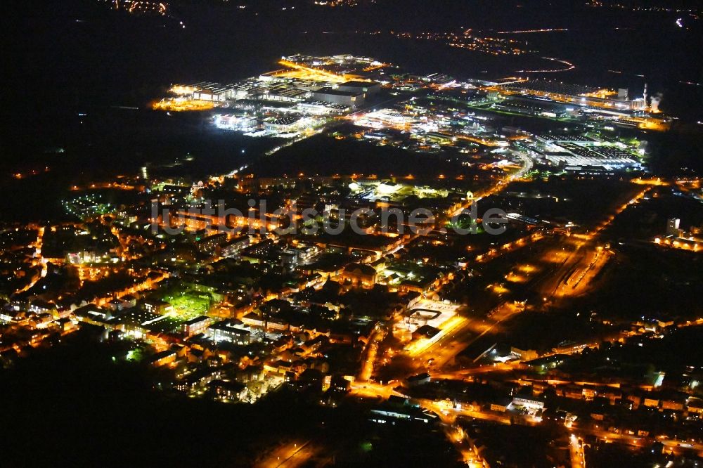 Haldensleben bei Nacht aus der Vogelperspektive: Nachtluftbild Innenstadtbereich in Haldensleben im Bundesland Sachsen-Anhalt, Deutschland
