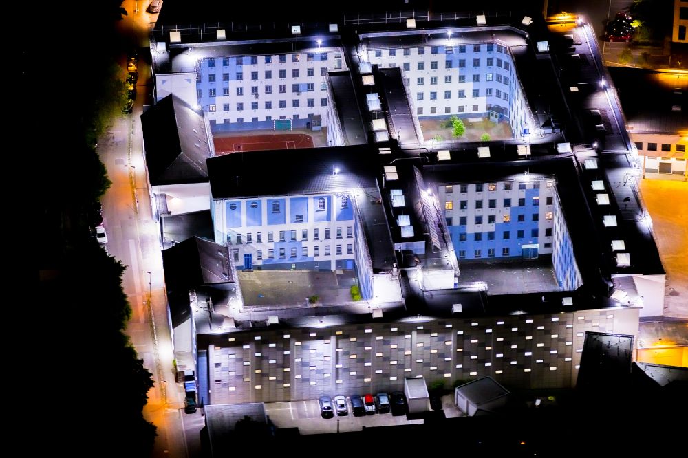 Nachtluftbild Essen - Nachtluftbild Justizvollzugsanstalt am Amtsgericht in Essen im Bundesland Nordrhein-Westfalen