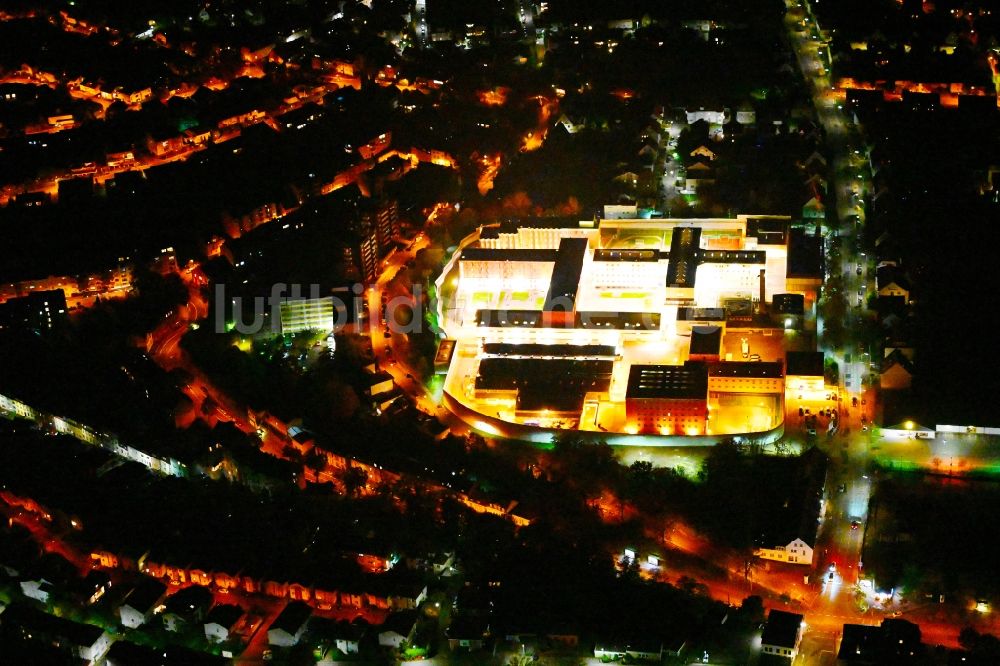 Nacht-Luftaufnahme Saarbrücken - Nachtluftbild Justizvollzugsanstalt JVA in Saarbrücken im Bundesland Saarland, Deutschland