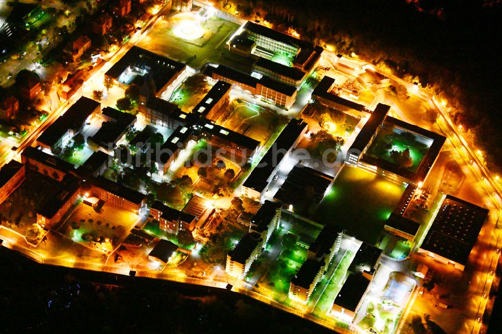 Nachtluftbild Berlin - Nachtluftbild Justizvollzugsanstalt JVA Tegel im Ortsteil Reinickendorf in Berlin, Deutschland