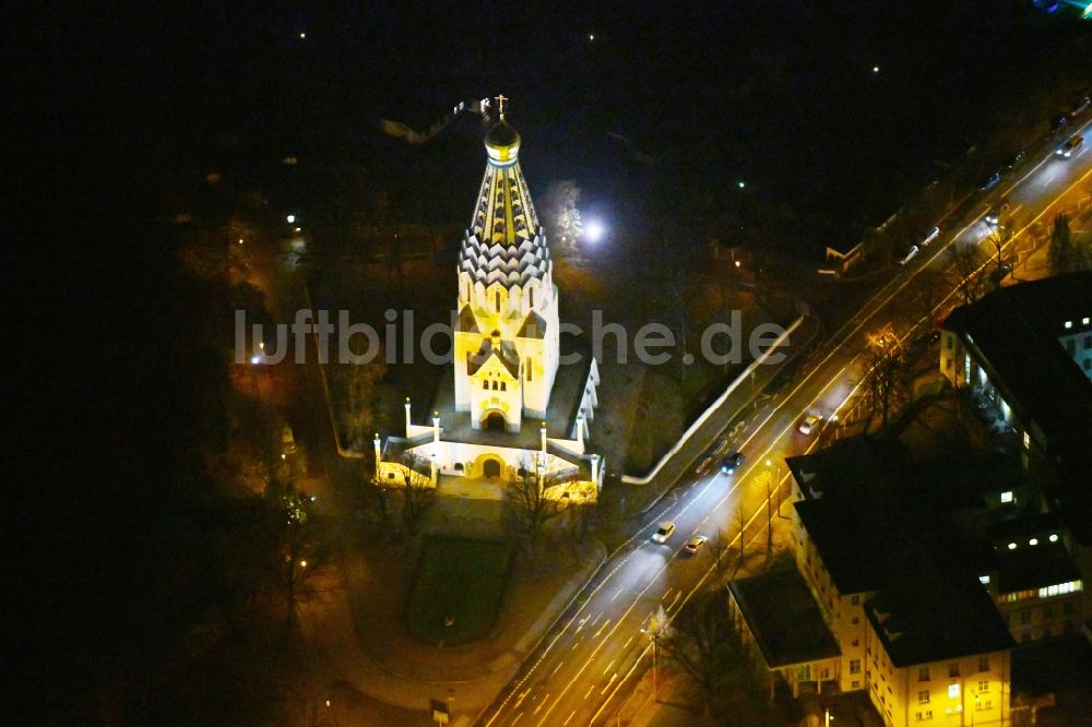 Nacht-Luftaufnahme Leipzig - Nachtluftbild Kirchengebäude der St.-Alexi- Gedächtniskirche zur Russischen Ehre in Leipzig