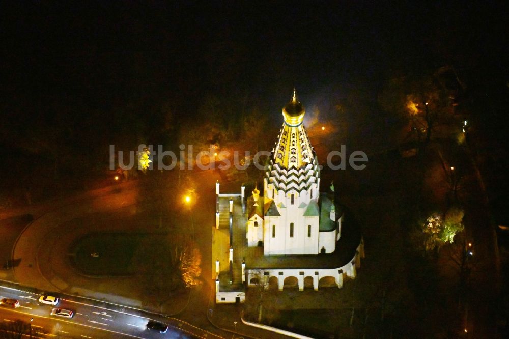 Nacht-Luftaufnahme Leipzig - Nachtluftbild Kirchengebäude der St.-Alexi- Gedächtniskirche zur Russischen Ehre in Leipzig