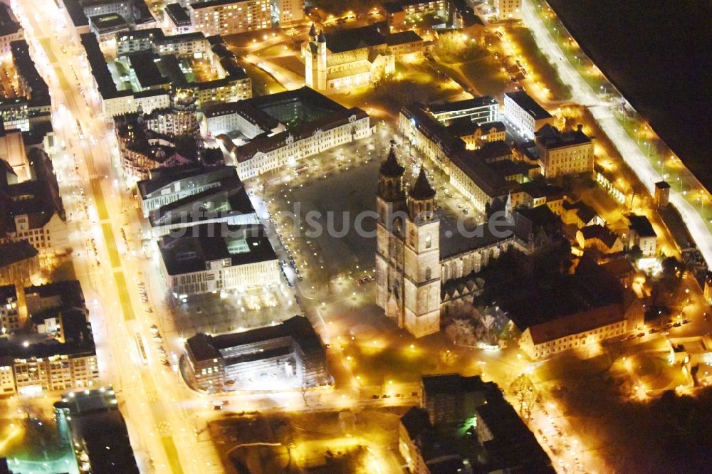 Magdeburg bei Nacht von oben - Nachtluftbild Kirchengebäude Dom zu Magdeburg im Ortsteil Altstadt in Magdeburg im Bundesland Sachsen-Anhalt