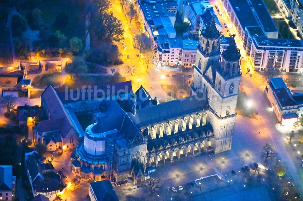 Nachtluftbild Magdeburg - Nachtluftbild Kirchengebäude Dom zu Magdeburg im Ortsteil Altstadt in Magdeburg im Bundesland Sachsen-Anhalt