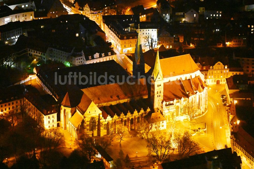 Nacht-Luftaufnahme Augsburg - Nachtluftbild Kirchengebäude des Domes in der Altstadt in Augsburg im Bundesland Bayern, Deutschland