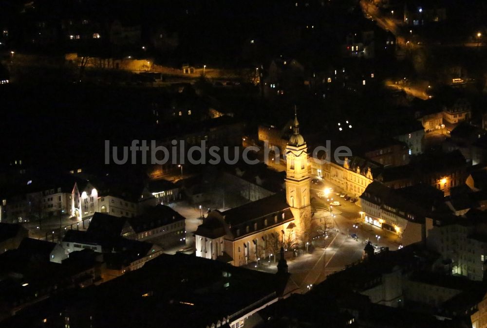 Eisenach bei Nacht von oben - Nachtluftbild Kirchengebäude der Georgenkirche in Eisenach im Bundesland Thüringen, Deutschland
