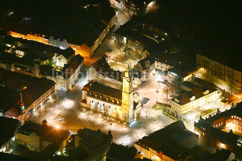 Nachtluftbild Eisenach - Nachtluftbild Kirchengebäude Georgenkirche in Eisenach im Bundesland Thüringen, Deutschland