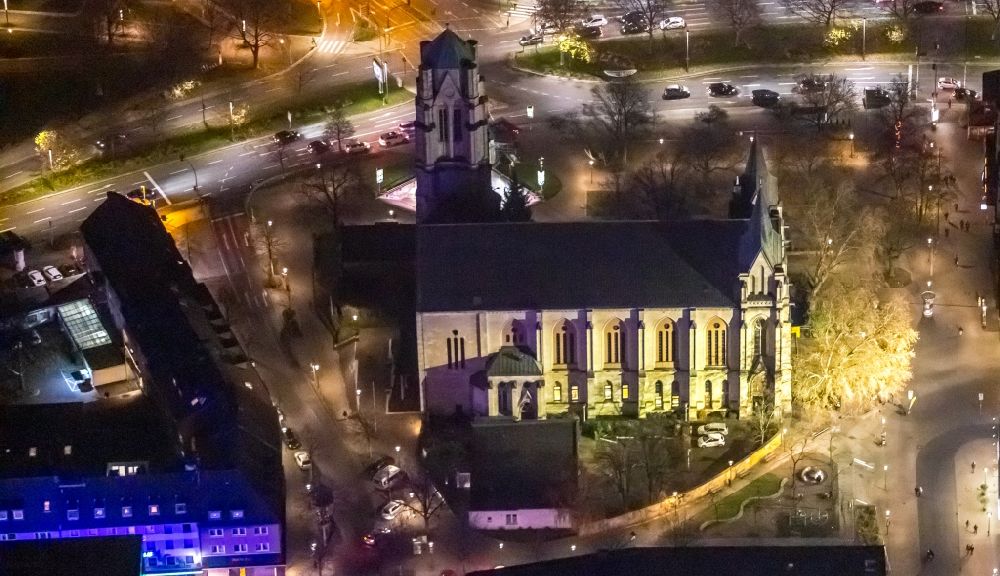 Essen bei Nacht aus der Vogelperspektive: Nachtluftbild Kirchengebäude St. Gertrud in Essen im Bundesland Nordrhein-Westfalen, Deutschland