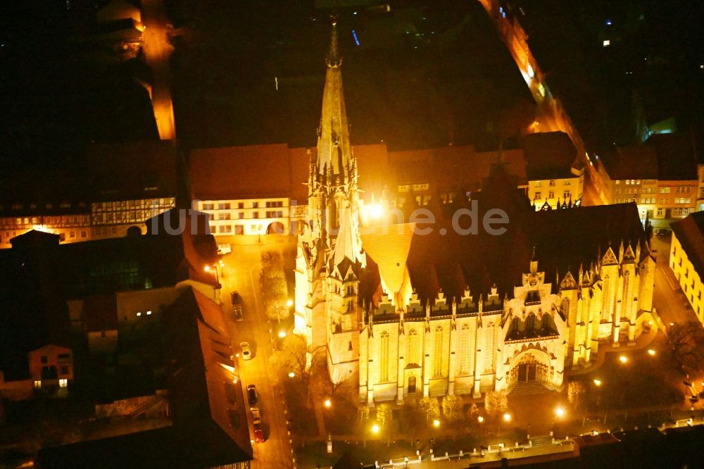 Nachtluftbild Mühlhausen - Nachtluftbild Kirchengebäude der Marienkirche im Altstadt- Zentrum in Mühlhausen im Bundesland Thüringen, Deutschland