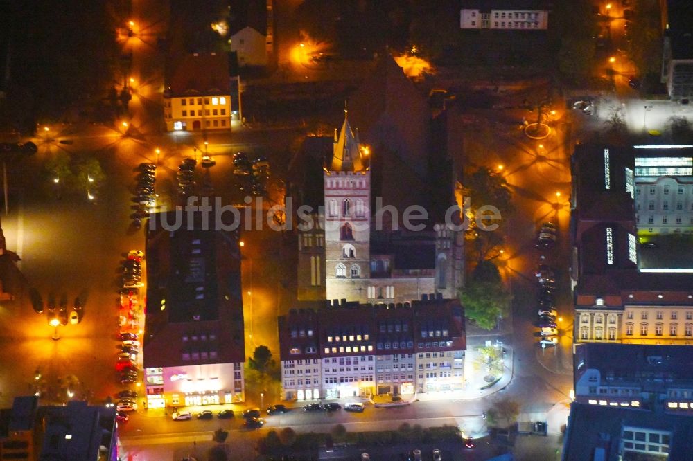 Nachtluftbild Frankfurt (Oder) - Nachtluftbild Kirchengebäude der Oberkirche St. Marien in Frankfurt (Oder) im Bundesland Brandenburg, Deutschland