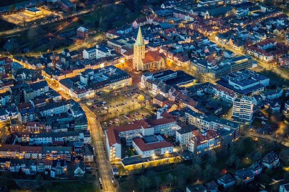 Hamm bei Nacht aus der Vogelperspektive: Nachtluftbild Kirchengebäude der Pauluskirche in Hamm im Bundesland Nordrhein-Westfalen, Deutschland