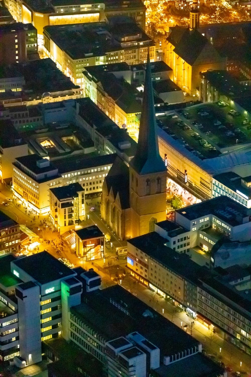 Nachtluftbild Dortmund - Nachtluftbild Kirchengebäude der St. Petri Kirche in Dortmund im Bundesland Nordrhein-Westfalen, Deutschland