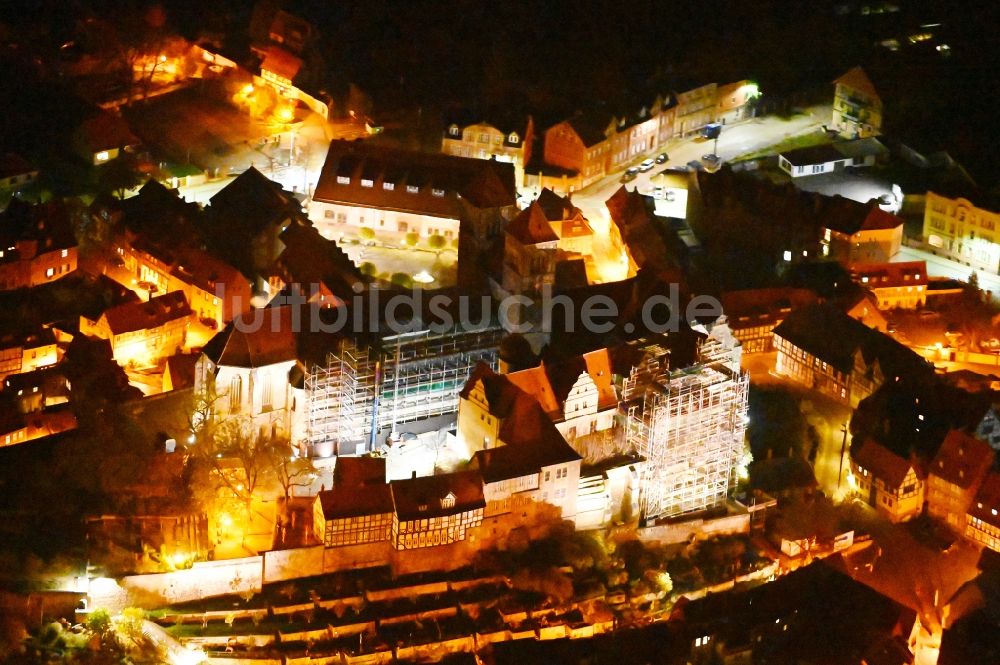 Nachtluftbild Quedlinburg - Nachtluftbild Kirchengebäude der Stiftskirche Schloßkirche - St.Servatii in Quedlinburg im Bundesland Sachsen-Anhalt, Deutschland