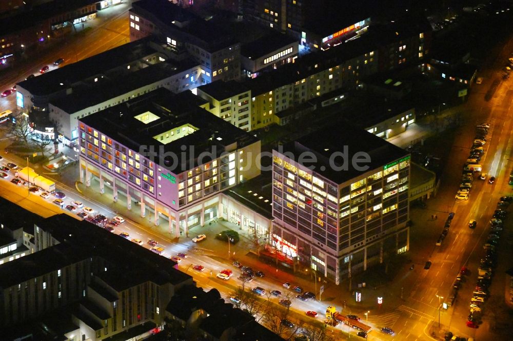 Hamburg bei Nacht von oben - Nachtluftbild Klinikgelände des Krankenhauses HELIOS ENDO-Klinik in Hamburg, Deutschland