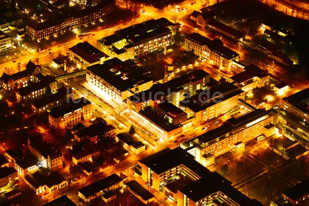 Nacht-Luftaufnahme Dresden - Nachtluftbild Klinikgelände des Krankenhauses Universitätsklinikum Carl Gustav Carus in Dresden im Bundesland Sachsen, Deutschland