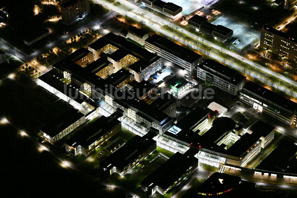 Nachtluftbild Jena - Nachtluftbild Klinikgelände des Krankenhauses Universitätsklinikum in Jena im Bundesland Thüringen, Deutschland