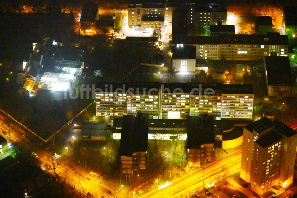 Leipzig bei Nacht von oben - Nachtluftbild Klinikgelände des Krankenhauses Universitätsklinikum Leipzig in Leipzig im Bundesland Sachsen, Deutschland
