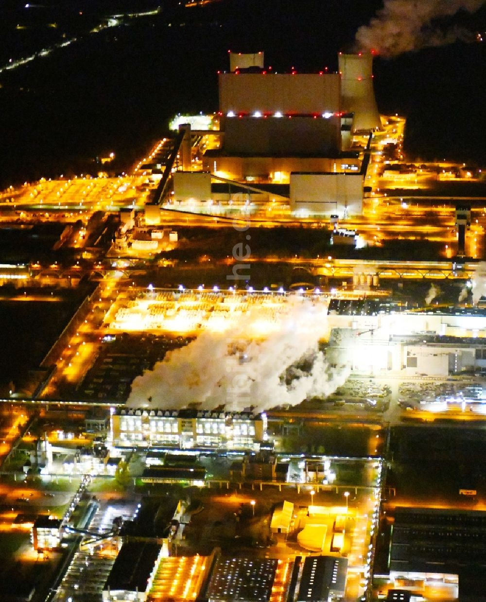 Nacht-Luftaufnahme Spremberg - Nachtluftbild Kohle- Kraftwerksanlagen im Industriegebiet Schwarze Pumpe in Spremberg im Bundesland Brandenburg, Deutschland