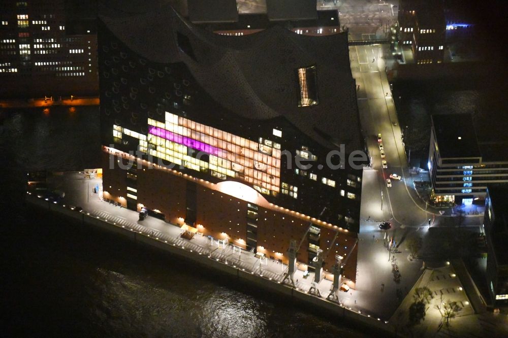 Nacht-Luftaufnahme Hamburg - Nachtluftbild Konzerthaus Elbphilharmonie in Hamburg