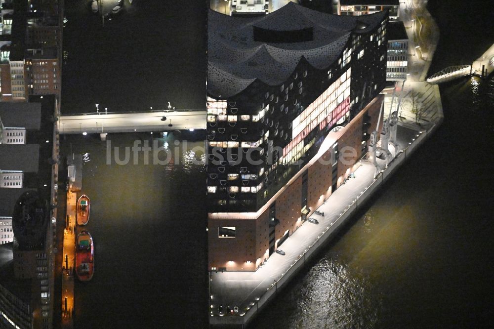 Hamburg bei Nacht von oben - Nachtluftbild Konzerthaus Elbphilharmonie mit Speicherstadt in Hamburg