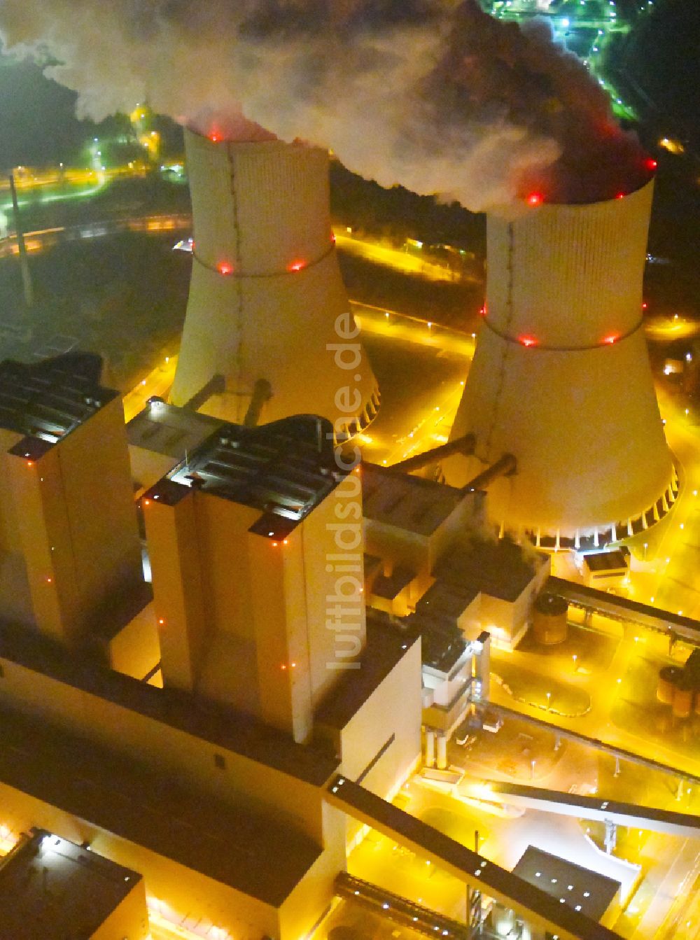 Lippendorf bei Nacht von oben - Nachtluftbild Kraftwerksanlagen des Heizkraftwerkes in Lippendorf im Bundesland Sachsen, Deutschland