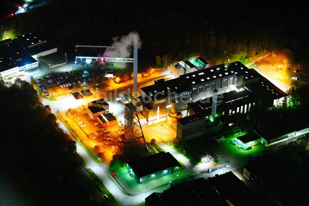 Neunkirchen bei Nacht von oben - Nachtluftbild Kraftwerksanlagen des Heizkraftwerkes der Müllverbrennungsanlage - Abfallheizkraftwerk (AHKW) in Neunkirchen im Bundesland Saarland, Deutschland